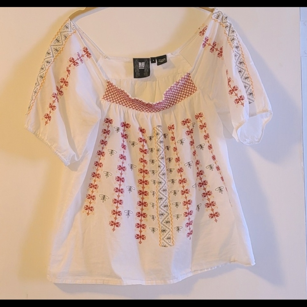 RU off-the-shoulder Embroidered Top